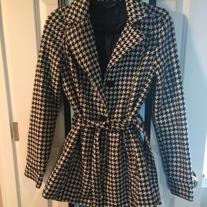 Size small trench coat.